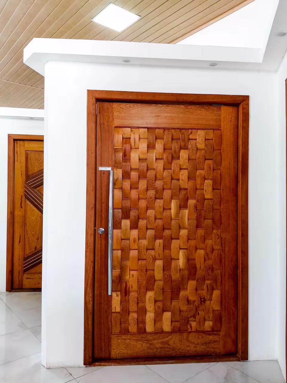 Porta Pivotante Couro Frente